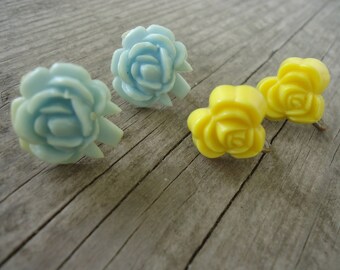 Resin Flower Screw Back Earrings (set of 2)