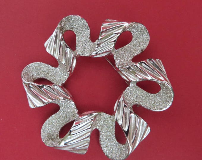 Sarah Coventry Ribbonette Brooch - Vintage 1970s Silver Tone Pin