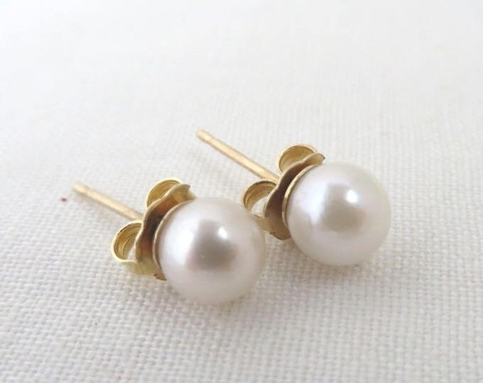 Akoya Pearl Earrings, 14K Gold Earrings, Vintage 5.4mm Cultured Pearl Pierced Studs