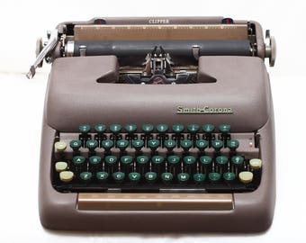 Smith Corona Clipper Manual Portable Typewriter with Original Hard Case & Fresh New Ribbon Made in USA 1950s