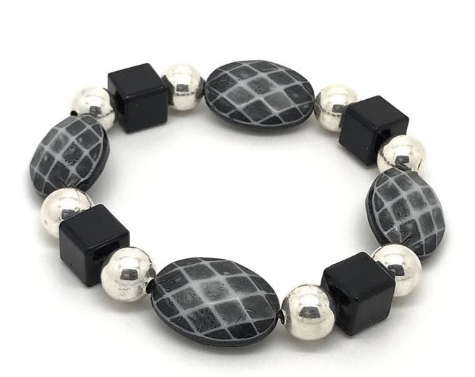 Black and White Bracelet, White Black plastic Bracelet, plastic bracelet, black plastic jewelry
