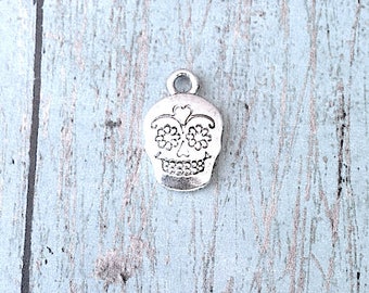 8 Sugar skull charms (2 sided) antique silver tone - silver skull charms, sugar skull pendants, day of the dead charms, Halloween charm, RR4