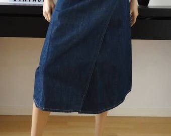 Jupe Lola Bleue Aspect Jean Fin - Taille 40 FR, Longueur Genou, Très Bon état, Avec Plis