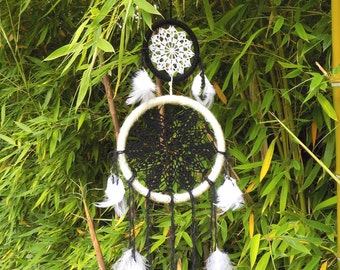 Attrape rêves, capteur de rêves avec plumes, dreamcatcher black and white, fait main, chamanisme, decoration mural