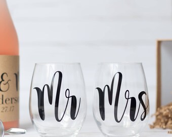 Wine Glasses Wedding Gift. Mrs and Mrs Stemless Wine Glasses for Bride and Groom, His and Hers Gift for Newlyweds and Anniversary