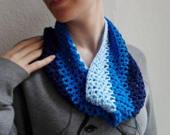 Blue Ombre infinity scarf - écharpe bleu, crochet cowl