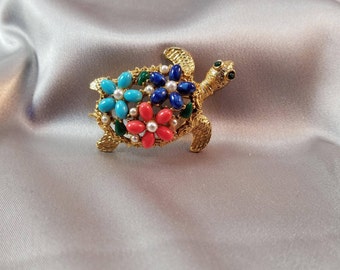 Vintage ART Multicolored Turtle Pin//Brooch//60's//Shiny Green Eyes//Faux pears//Figural//Flower Pattern//Thermoset Stones