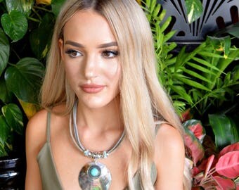Big Shell Necklace, Statement Necklace Chunky Shell Necklace, Pendant Necklace, Big Bib Necklace, Turquoise Shell Necklace, Exotic Necklace