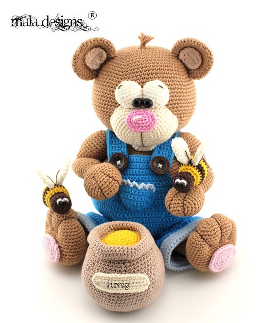 bear with honey pot a crochet pattern by mala designs