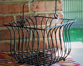 FREE SHIPPING!! - Rustic Farmhouse Wire Basket w/Wood Handle - Heavy Gauge Industrial Wire - Large Metal Garden Basket - Potted Plant Holder