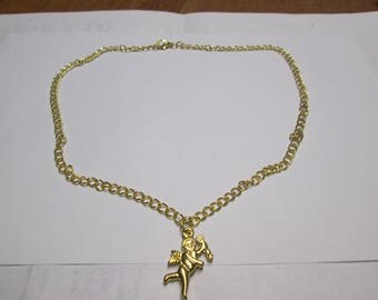 Chain necklace gold and decorated with the character of Cupid