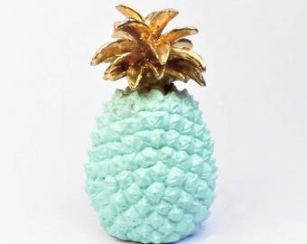 resin pineapple statue