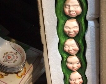 Peas in a pod wall hanging