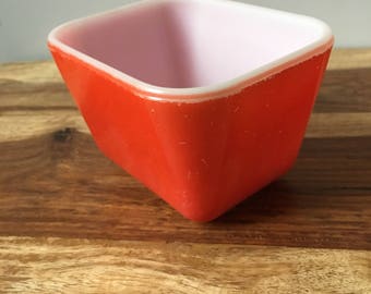 Early vintage Pyrex, Red Pyrex refrigerator dish circa late 1940s, early color pyrex dish