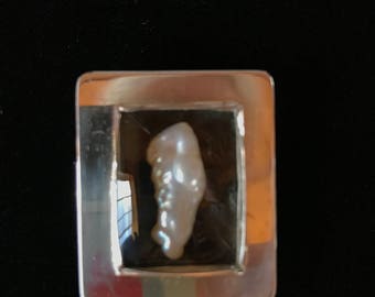 Treasure box pendant with freshwater pearl