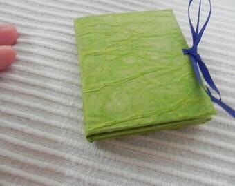 Small green bag photos holder