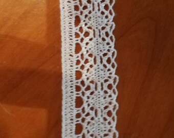 60% cotton, white lace, 9.5 m long, 2.5 cm wide,