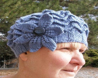 Hat woman blue jeans with flower on the side