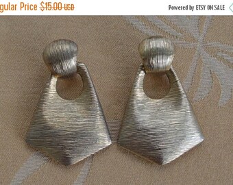 ON SALE Pretty Vintage Brushed Gold tone Door knocker Pierced Earrings (R13)