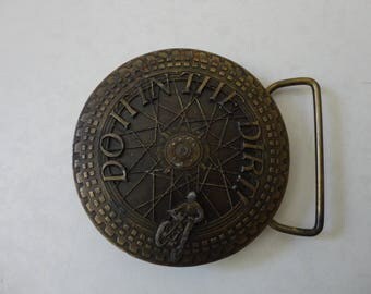 VINTAGE 1977 'do it in the dirt' indiana metal craft BELT BUCKLE
