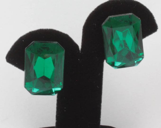 Emerald Green Faceted Glass Earrings Designer Carolee Original Card Vintage