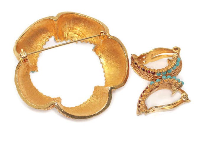 Scalloped Gold Tone Circle Brooch and Clip Earrings Turquoise Beads Red Rhinestones Dimensional