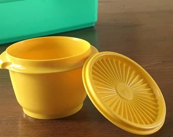 Yellow Tupperware Bowl, 20 oz Servalier Bowl, Tupperware Servalier Bowl with Sunburst Lid/Seal, Tupperware 886, Seal 812