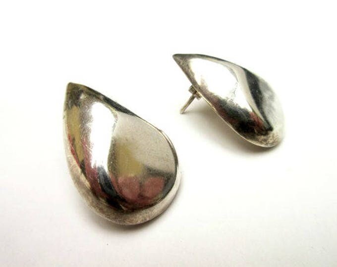 Sterling Tear drop earrings - Signed Taxco Mexico - Hallow silver pierced earring