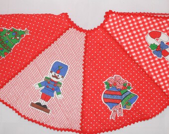 Gothic Yuletide Quilted Tree Skirt GFTOMA7730
