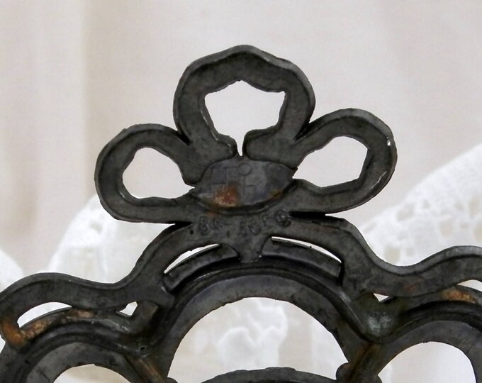 Small Antique French Cast Metal 1880s Portrait Photograph Frame with Ribbons, Standing Napoleon 3 Picture Frame Made in Paris, Photo Frame Small Antique French Cast Metal 1880s Portrait Photograph Frame with Ribbons, Standing Napoleon 3 Picture Frame Made in Paris, Photo Frame