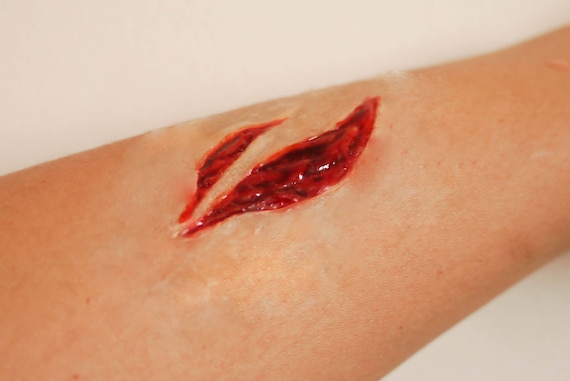 sfx prosthetic latex small knife  slit  cut  puncture  stab