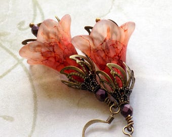 Lucite Flower Earrings, "Salmon Mousseline", Salmon Flower Earrings, Drop Earrings, Dangle Earrings, Vintage Style Earrings, Boho Earrings