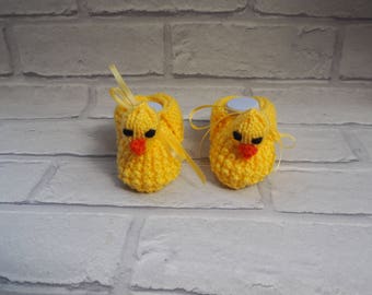 hand knitted duck booties/duckling shoes/baby booties/duckling slippers/baby shower gift/christening booties/animal booties/novelty booties.
