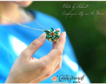 Together in Paris Anastasia Necklace Handmade Replica Emerald Peridot Green Flower Charm Anya Romanov Once Upon A December