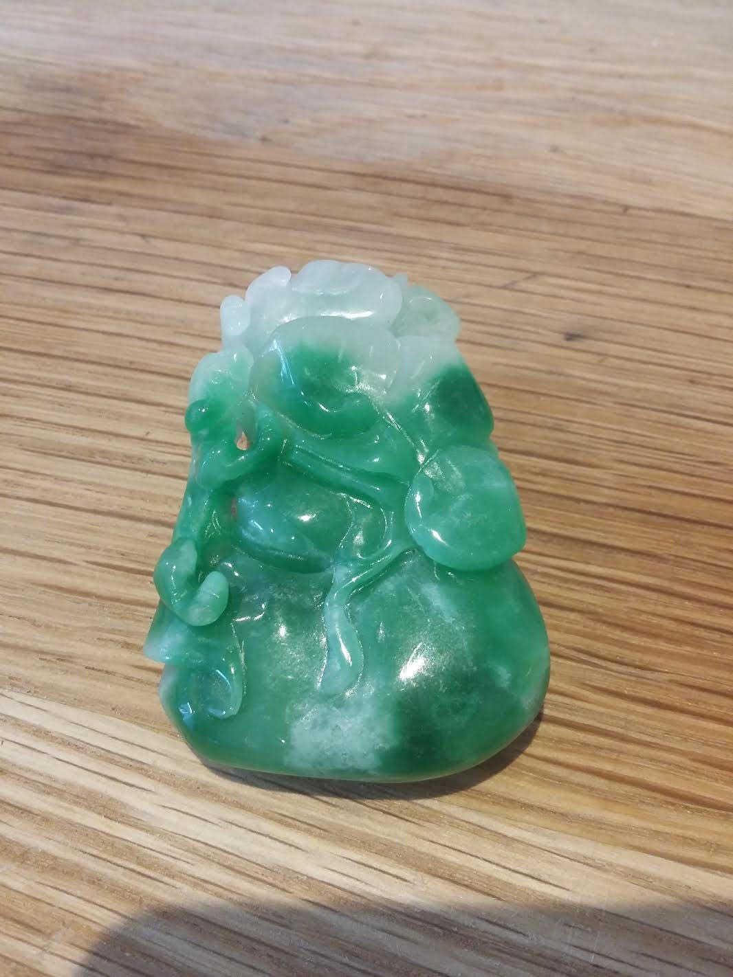 Jadeite Imperial green pendant Natural grade A icy