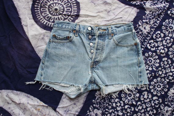 cut-off Levi's shorts 501 jeans light wash W29 x L3 hippie