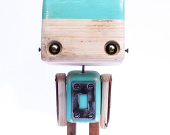 Robot made of recycled wood - green diabolo to metal parts