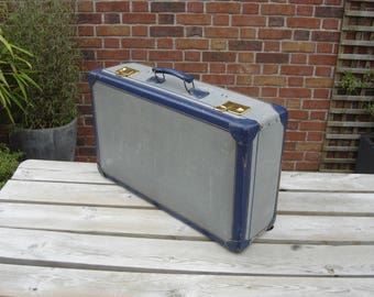 Valise en carton. Little nice suitcase. Vintage France