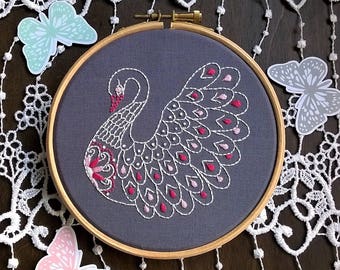 Embroidery kit - Embroidery pattern - embroidery hoop art - Swan - Beginner embroidery - traditional embroidery design