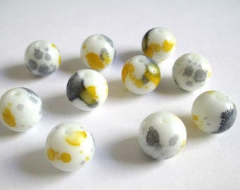 10 speckled grey and yellow 12mm white glass beads