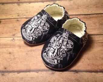 Harry Potter baby, Baby shoes, Harry Potter baby shoes, Baby booties, Crib shoes, Soft sole baby shoes, Harry Potter, Newborn shoes
