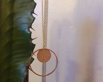 Stunning golden necklace with the light of the sun