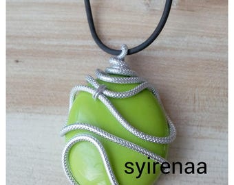Ribbed aluminum with green stone silver wire pendant
