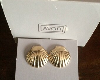 Vintage 1980's Scallop Shell Pierced Earrings