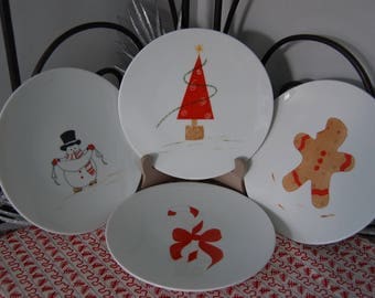 Set of 4 dessert plates: with Christmas motifs
