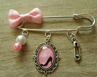 Decorative brooch baby girl pink