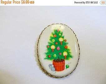 ON SALE Vintage Oval Christmas Tree Pin Item K # 2275