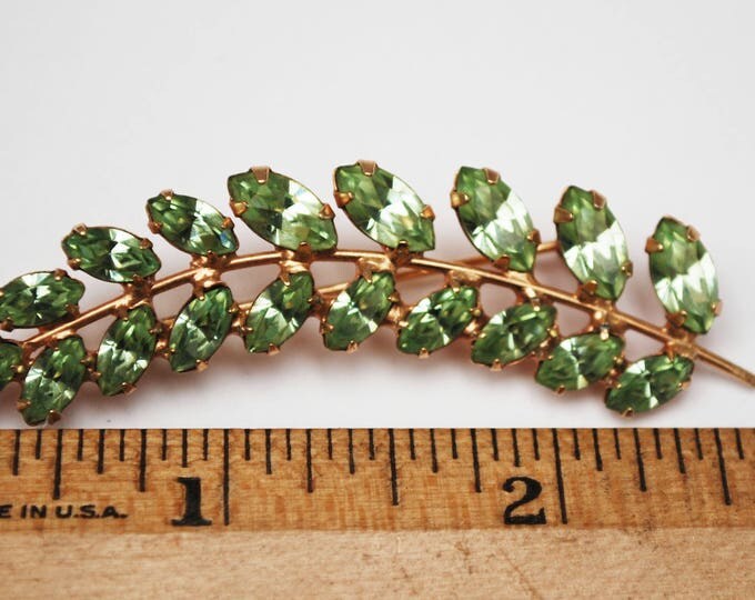 Rhinestone Leaf Brooch - signed B David - Green crystal - gold plated metal - Floral pin
