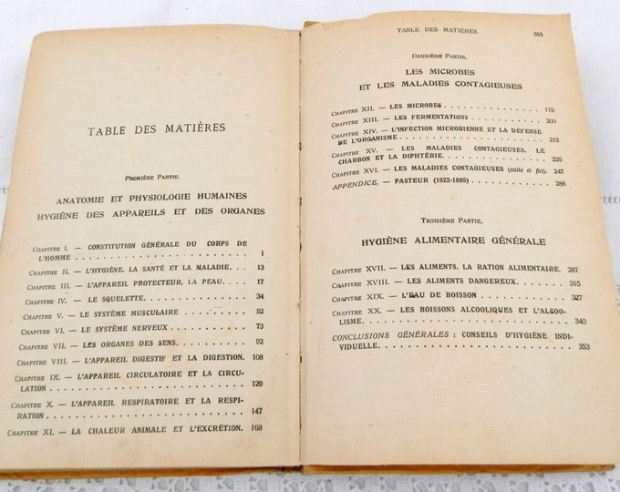 Vintage French School Biology / Natural Science Text Book with lots of Illustrations and Photographs Published by Hachette in 1940, France