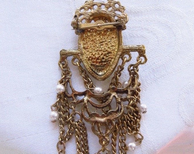 Vintage Etruscan Brooch, Swag Chain Dangle Brooch, Black Center Stone Pearls, Heraldic Jewelry